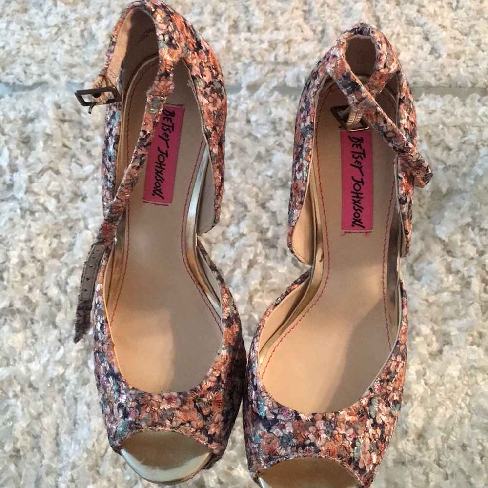 Platform floral sandals